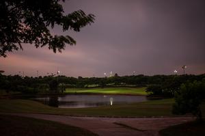 Sân Golf Minh Trí: Biểu Tượng Golf và Trải Nghiệm Sang Trọng Dưới Ánh Đèn Đêm