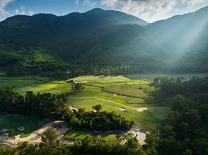 Laguna Golf Lăng Cô - Thiên Đường Chơi Gôn Bao quanh Núi và biển