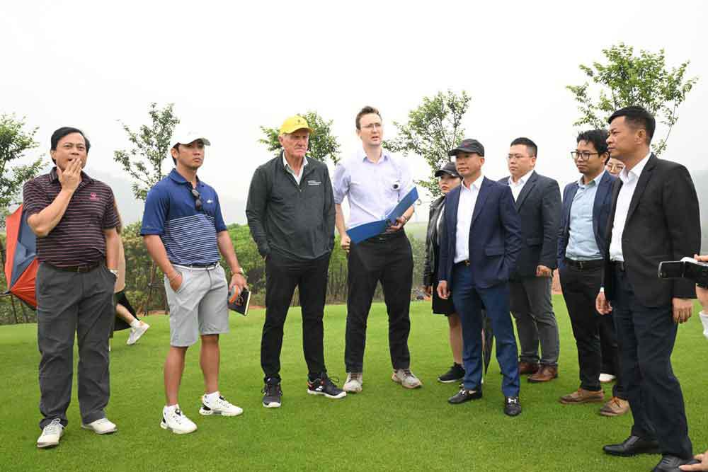 Huyền thoại Greg Norman khảo sát sân golf T&T Van Lang Empire chuẩn bị cho trải nghiệm 18 hố đẳng cấp