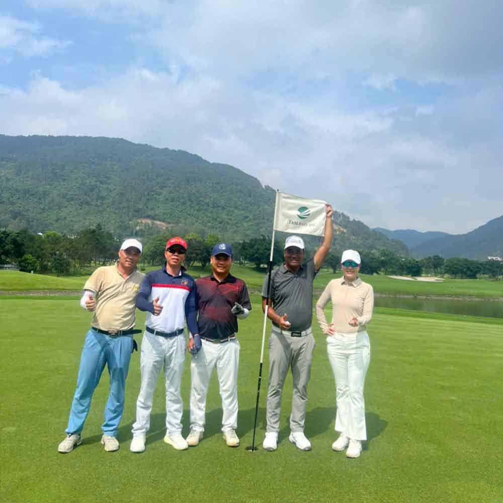 Đinh Song Hài Ghi Hole-in-One Với Gậy Wedge Fourteen FRZ – Đẳng Cấp Từ Những Cú Đánh Chính Xác