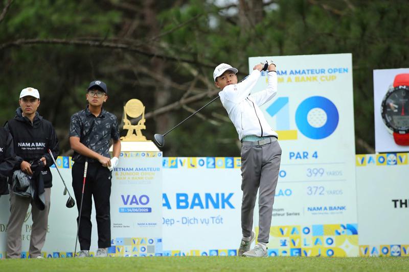 Golfer trẻ Robert Hòa Nguyễn đăng quang ngôi vô địch U15 tại VJO 2025 cùng bộ gậy Fourteen GelongD