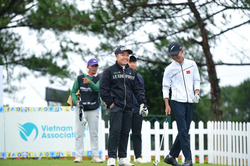 Golfer trẻ Robert Hòa Nguyễn đăng quang ngôi vô địch U15 tại VJO 2025 cùng bộ gậy Fourteen GelongD