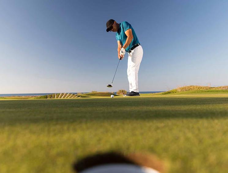 Đọc đường cong nhiều hơn khi putt xa