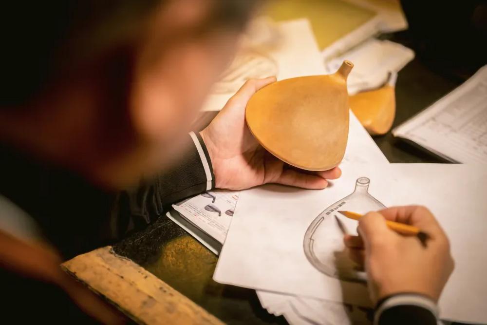 Các bậc thầy nghệ nhân (takumi) có kinh nghiệm lâu năm tại Honma Golf