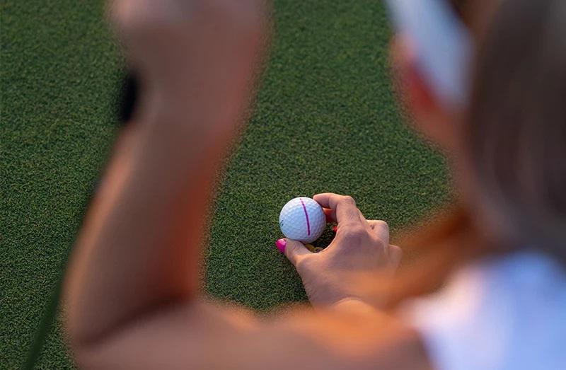 Bóng Golf Titleist Mới Nhất 2025 AIM & Những Thông Tin Cần Biết