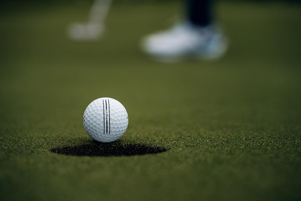 Titleist ra mắt công nghệ căn chỉnh AIM Performance trên bóng golf Pro V1